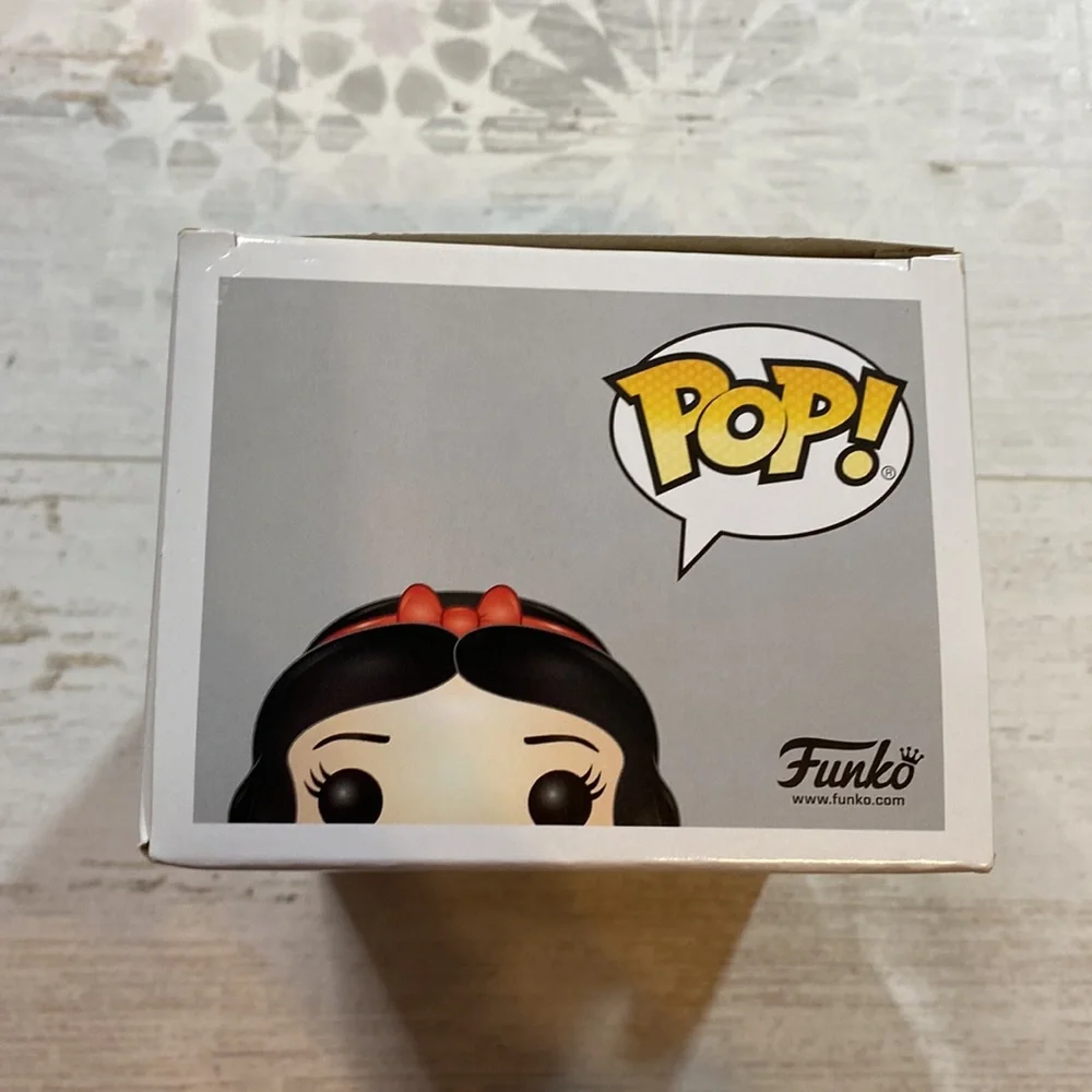 Funko Pop Snow White #339 Disney Figure - Picture 7 of 8